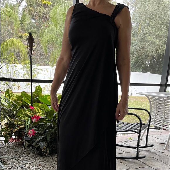 Formal black dress with sequence shoulder strap - Picture 2 of 4